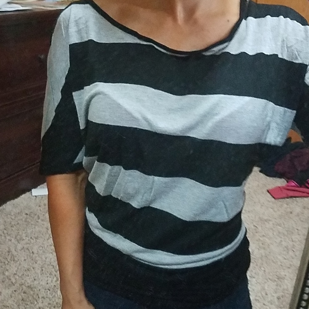 Black and gray three quarter length shirt